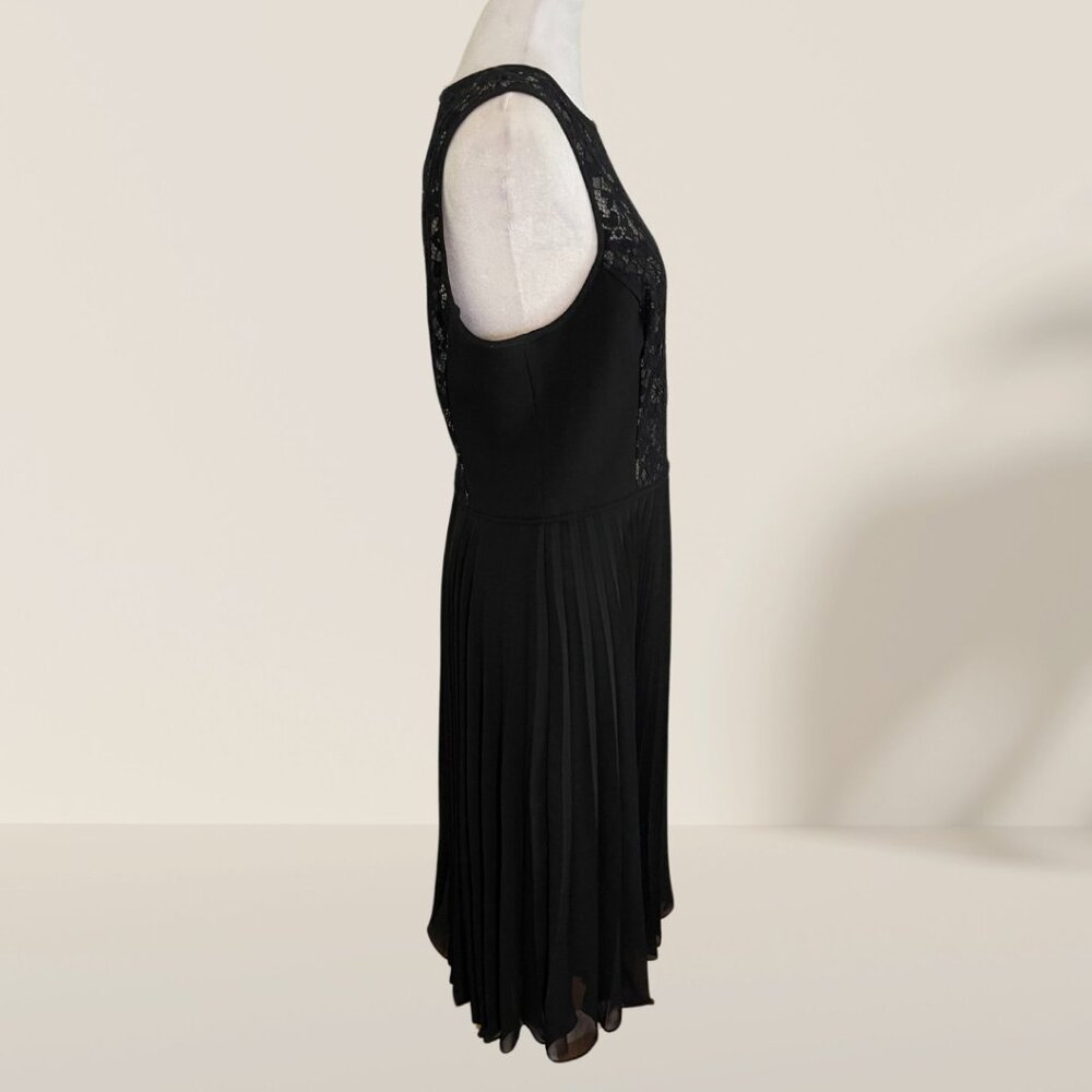 Maggy London Black Lace Bodice Pleated Midi Dress - Size 12 - Picture 6 of 7